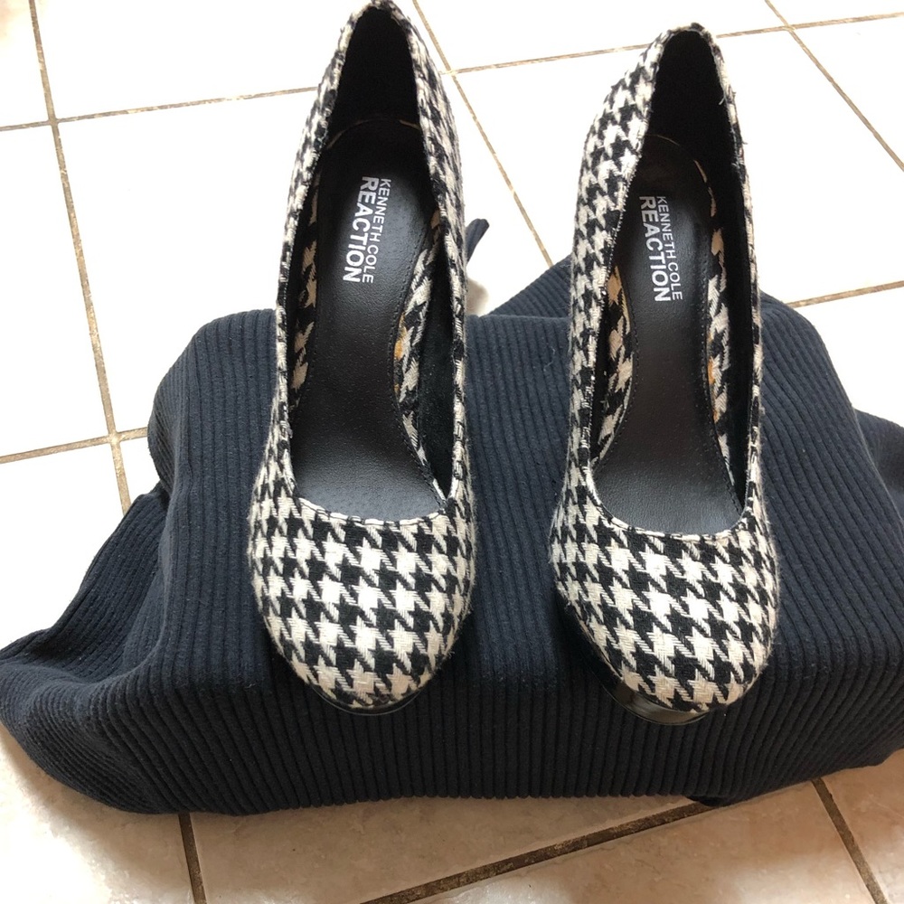 Shoes - Picture 2 of 6